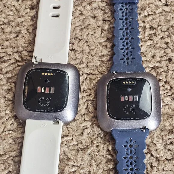 READ Lot of 5 Fitbit Watches & Samsung Watch + 29 Bands and Chargers Untested - Picture 9 of 12